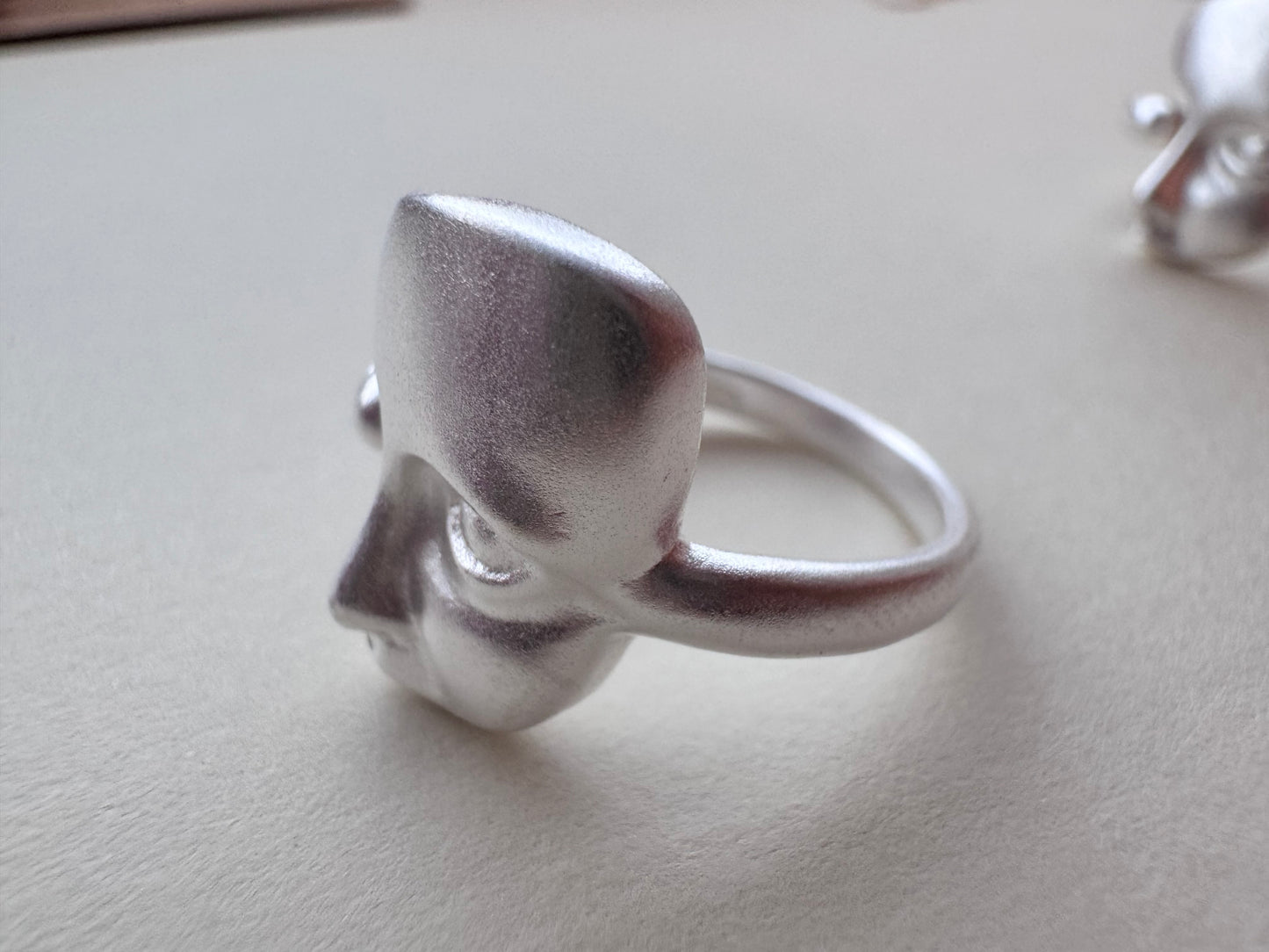 silver face ring