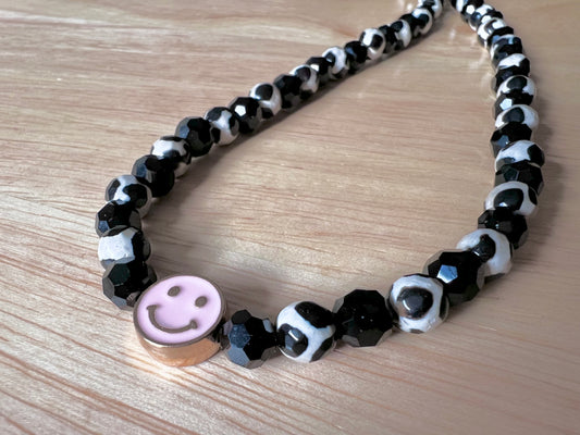 Anna monochrome smiley necklace