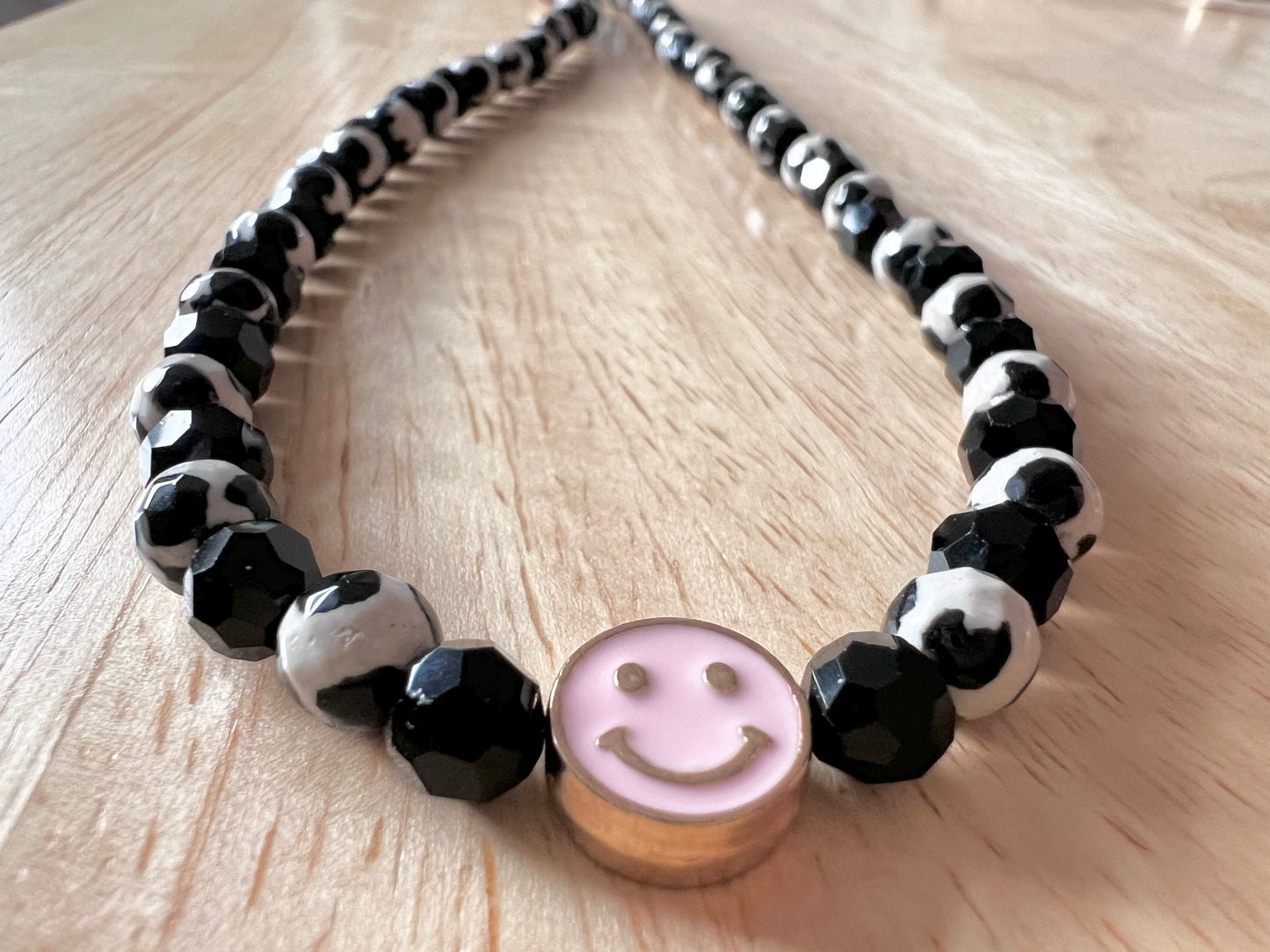 Anna monochrome smiley necklace