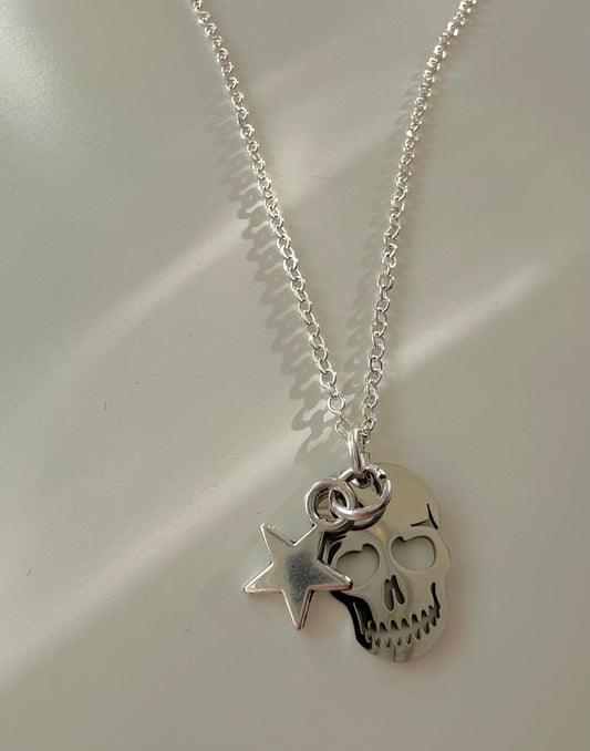 Skull & star necklace