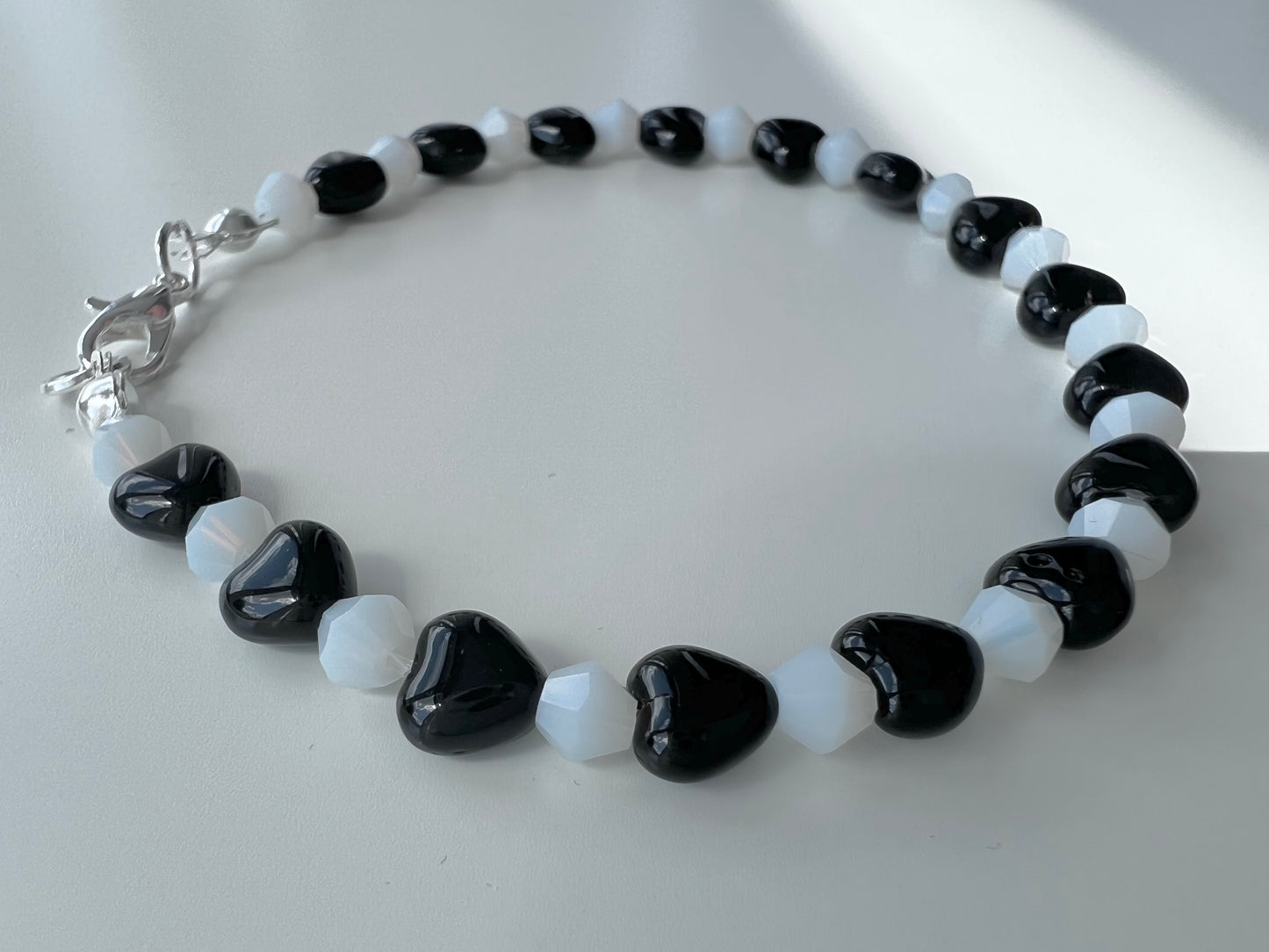 Monochrome heart bracelet