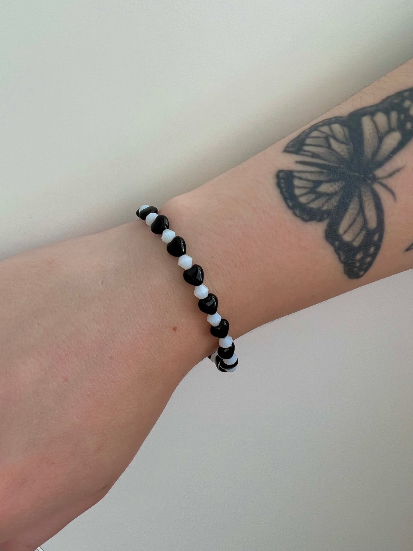 Monochrome heart bracelet